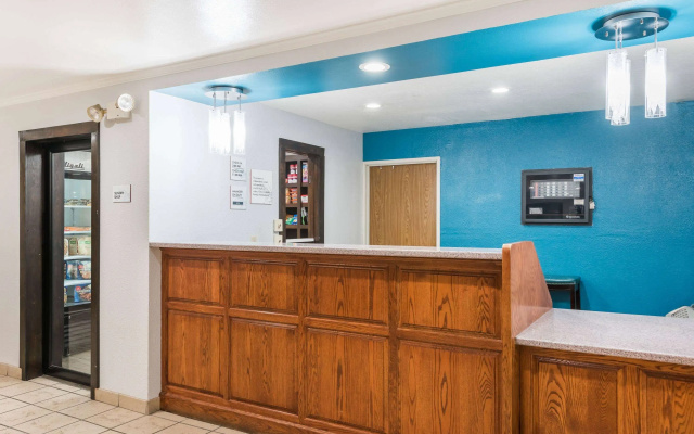photo 2 of Country Inn & Suites, Coeur D'Alene