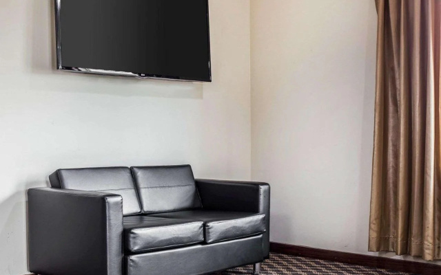 photo 3 of Country Hearth Inn & Suites