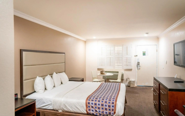 photo 3 of Gateway Inn Gardena