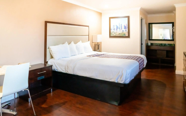 photo 4 of Gateway Inn Gardena