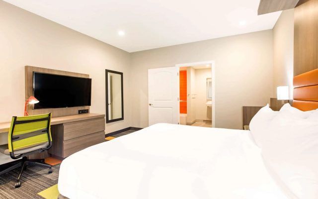 photo 5 of Rodeway Inn near Melrose Ave