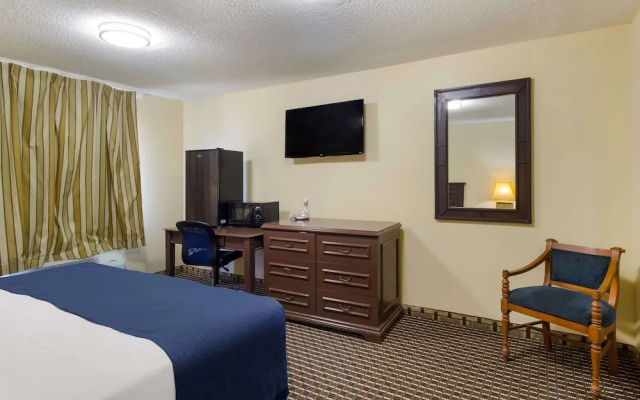 photo 4 of OYO Townhouse Houston Airport North