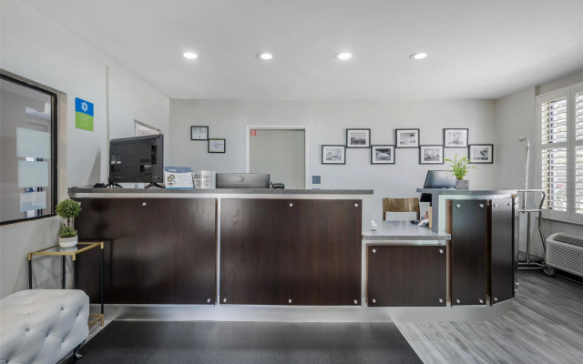 photo 2 of SureStay Hotel by Best Western Beverly Hills West LA