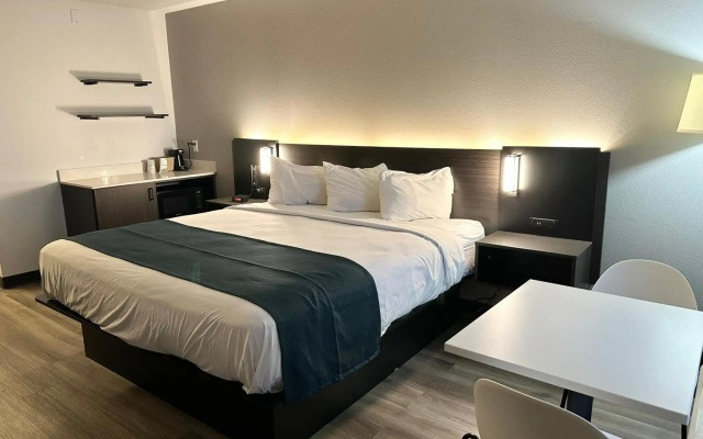 photo 2 of Studio 6 Suites Louisville, KY – Airport/Expo Center