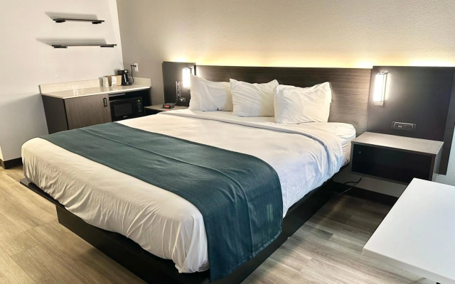photo 3 of Studio 6 Suites Louisville, KY – Airport/Expo Center