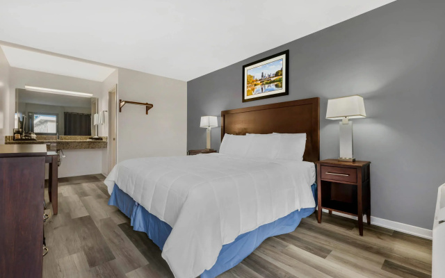photo 3 of Rodeway Inn Lyons - La Grange