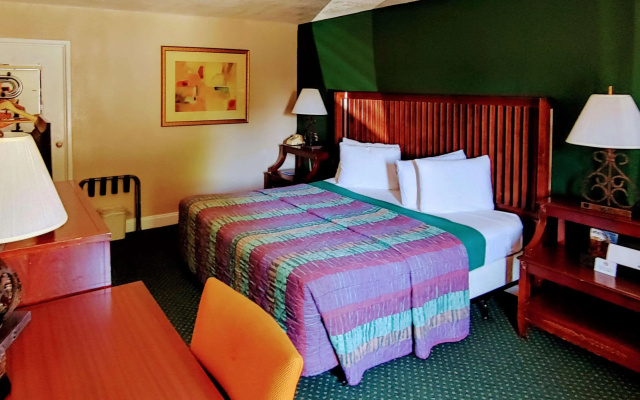 photo 4 of Rodeway Inn Maingate
