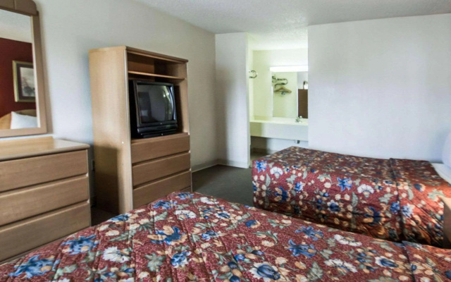 photo 5 of Rodeway Inn Maingate