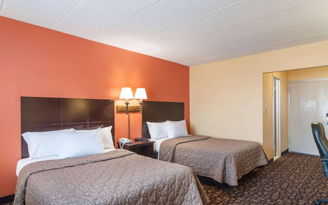 photo 2 of Rodeway Inn Meadowlands