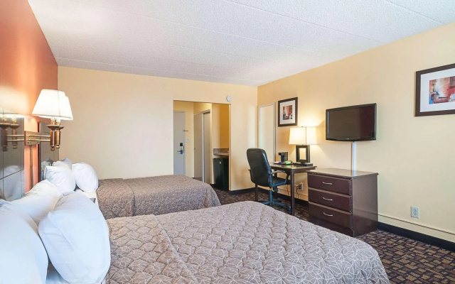 photo 4 of Rodeway Inn Meadowlands