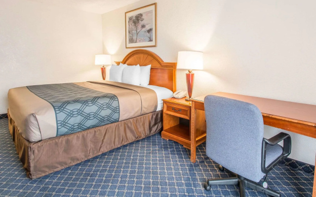 photo 2 of Rodeway Inn Miami I-95