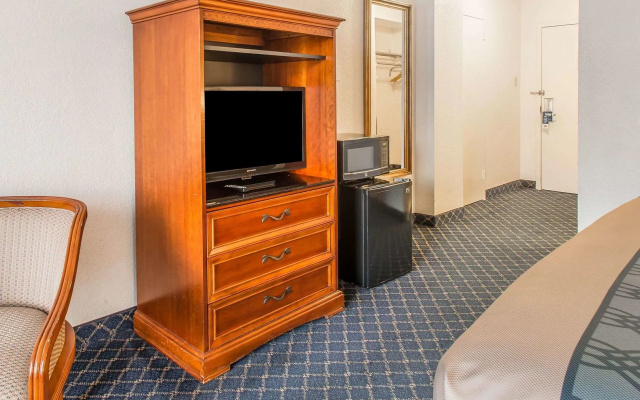 photo 4 of Rodeway Inn Miami I-95