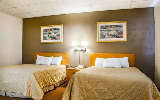 photo 3 of Rodeway Inn Middletown - Newport
