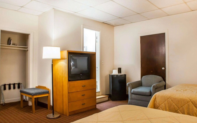 photo 4 of Rodeway Inn Middletown - Newport
