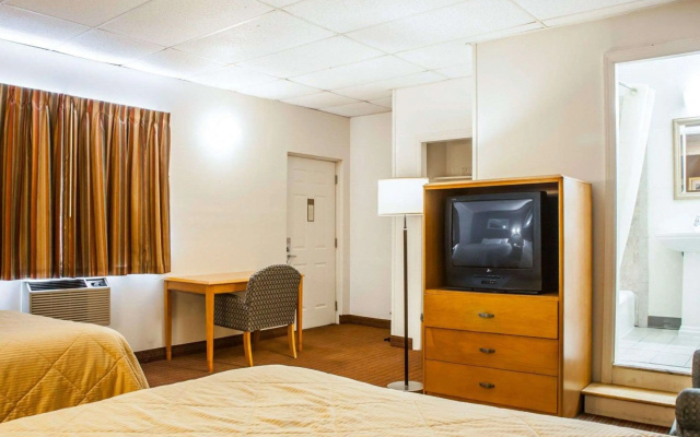 photo 5 of Rodeway Inn Middletown - Newport