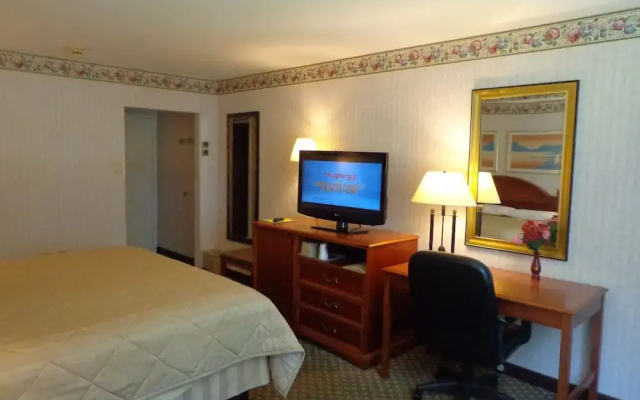 photo 3 of Rodeway Inn Milford  I84
