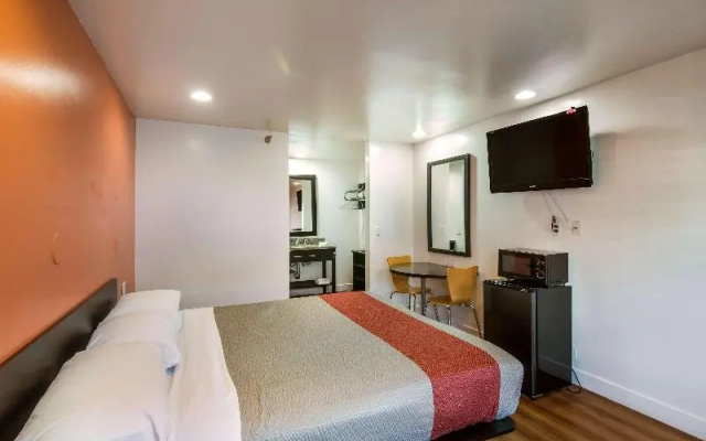 photo 3 of Rodeway Inn