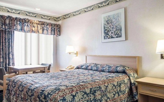 photo 2 of Rodeway Inn Monterey Near Fairgrounds