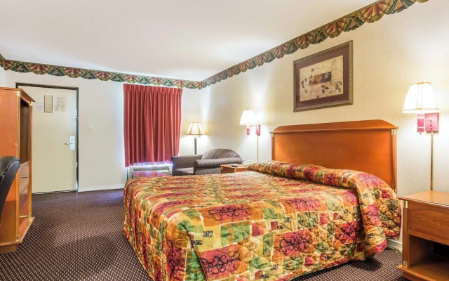 photo 3 of Key West Inn - Montgomery South