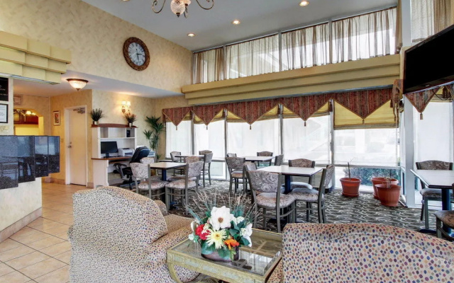 photo 2 of Rodeway Inn Natchez