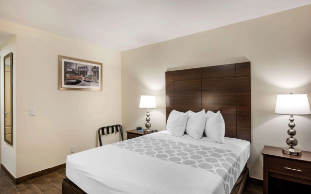 photo 3 of Downtown Hollywood Gardens Inn & Suites