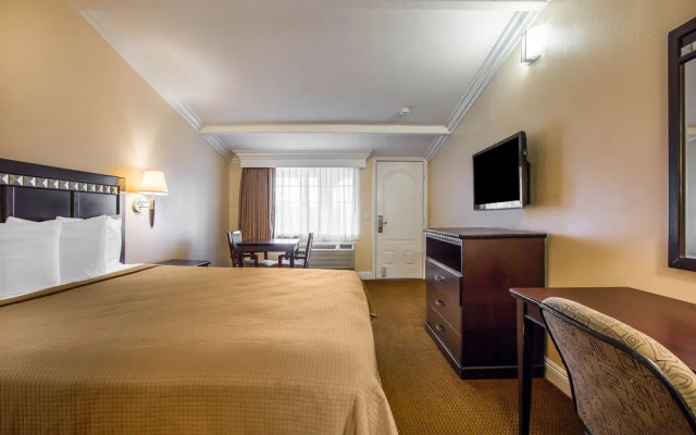 photo 3 of Rodeway Inn Near Legoland