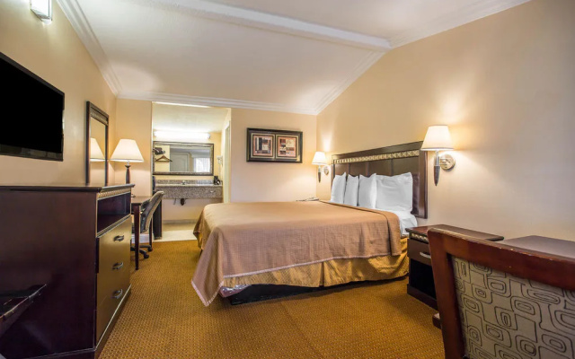 photo 4 of Rodeway Inn Near Legoland