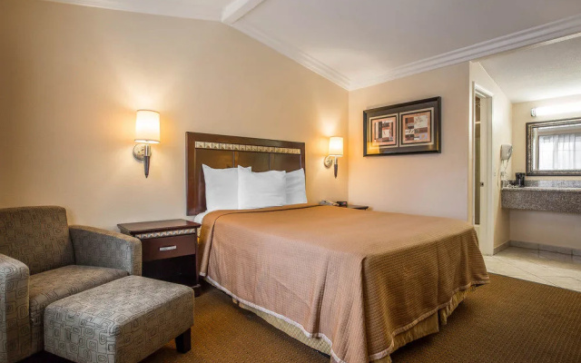 photo 5 of Rodeway Inn Near Legoland