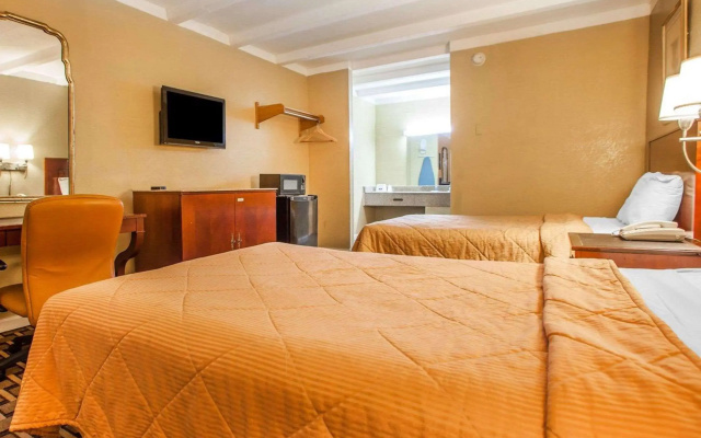 photo 3 of Rodeway Inn Nashville Hotel