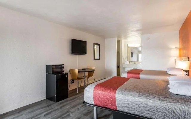 photo 5 of Rodeway Inn Near Naval Hospital