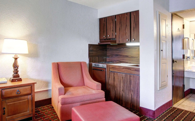 photo 5 of Rodeway Inn New Braunfels - San Antonio Area