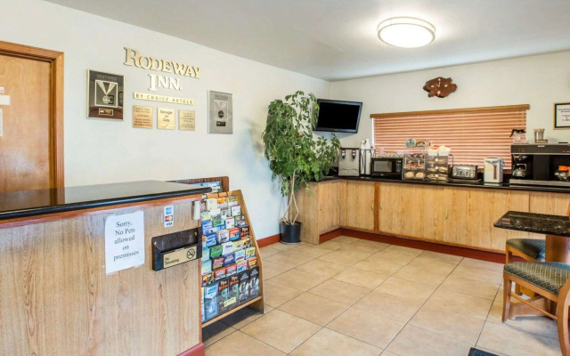 photo 2 of Rodeway Inn Newport
