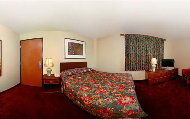 photo 2 of Rodeway Inn North