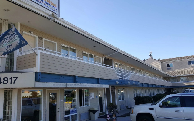 photo 2 of Americas Inn and Suite
