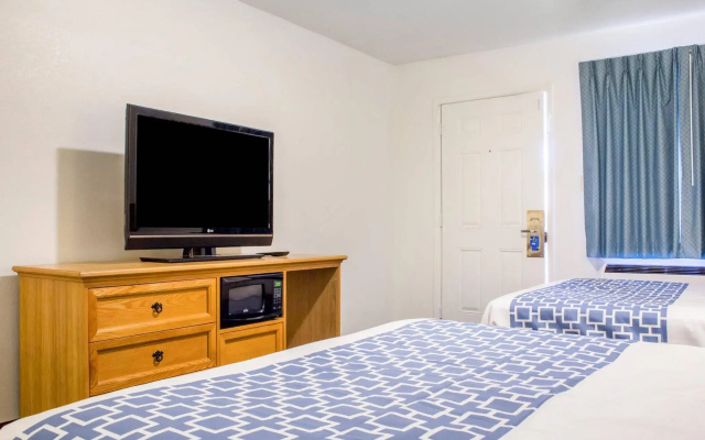photo 3 of Rodeway Inn Old Town Scottsdale