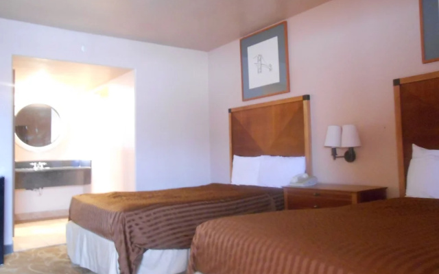 photo 3 of Airport Inn Downtown