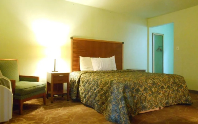 photo 5 of Airport Inn Downtown