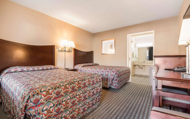 photo 2 of Rodeway Inn Regalodge