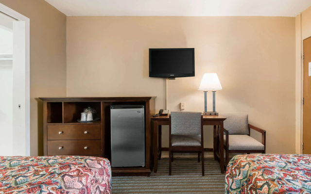 photo 5 of Rodeway Inn Regalodge