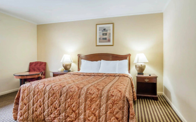 photo 4 of Rodeway Inn Skytop