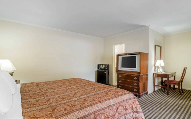 photo 5 of Rodeway Inn Skytop