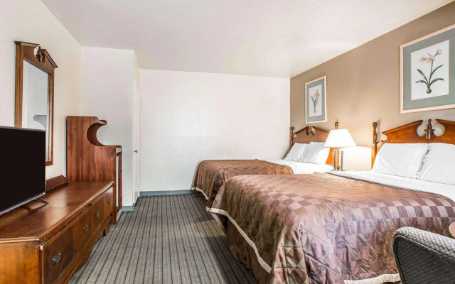 photo 5 of Rodeway Inn South Gate - Los Angeles South