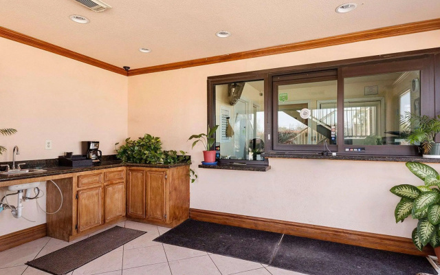 photo 2 of Rodeway Inn South Houston