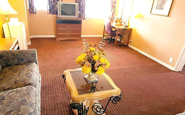 photo 2 of Parkway Inn