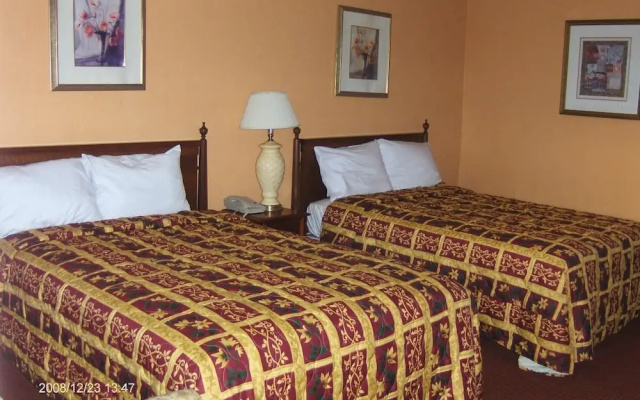 photo 3 of Parkway Inn