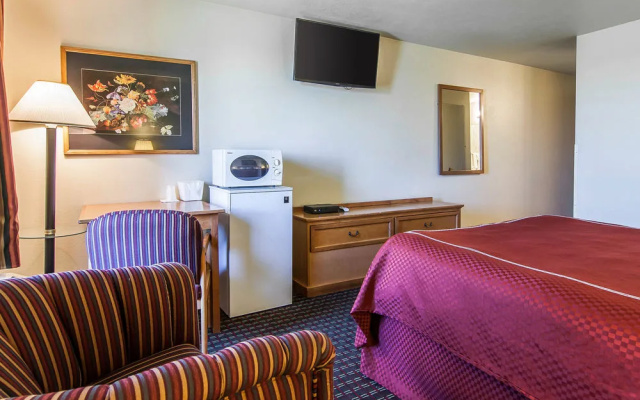 photo 2 of Rodeway Inn & Suites