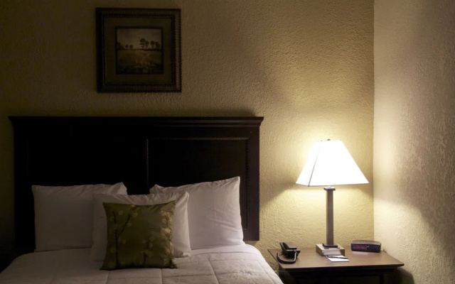 photo 4 of Rodeway Inn & Suites