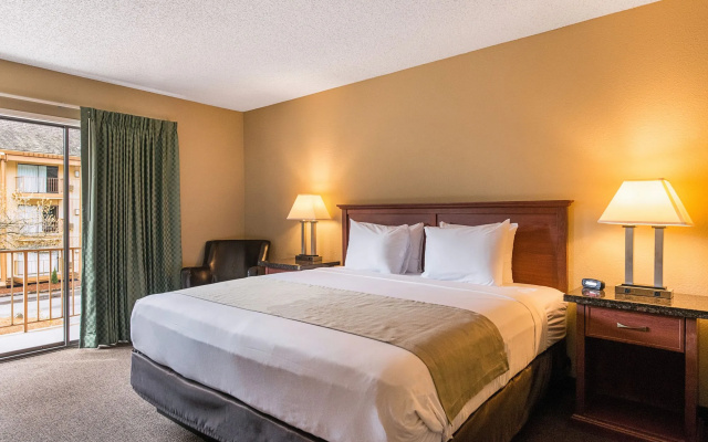 photo 4 of Rodeway Inn & Suites Portland