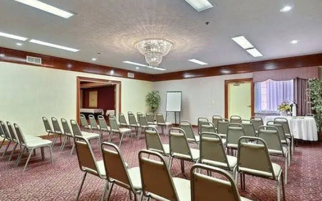 photo 4 of Rodeway Inn & Suites