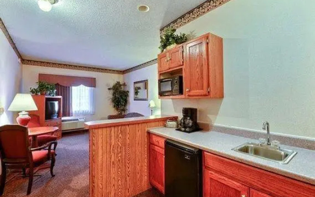 photo 5 of Rodeway Inn & Suites